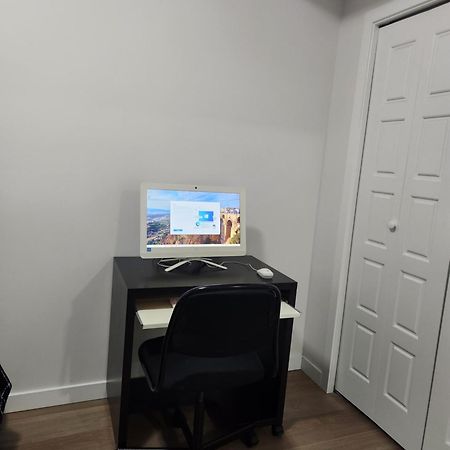 Modern 2 Bedroom Basement Suite At West Edmonton Kültér fotó