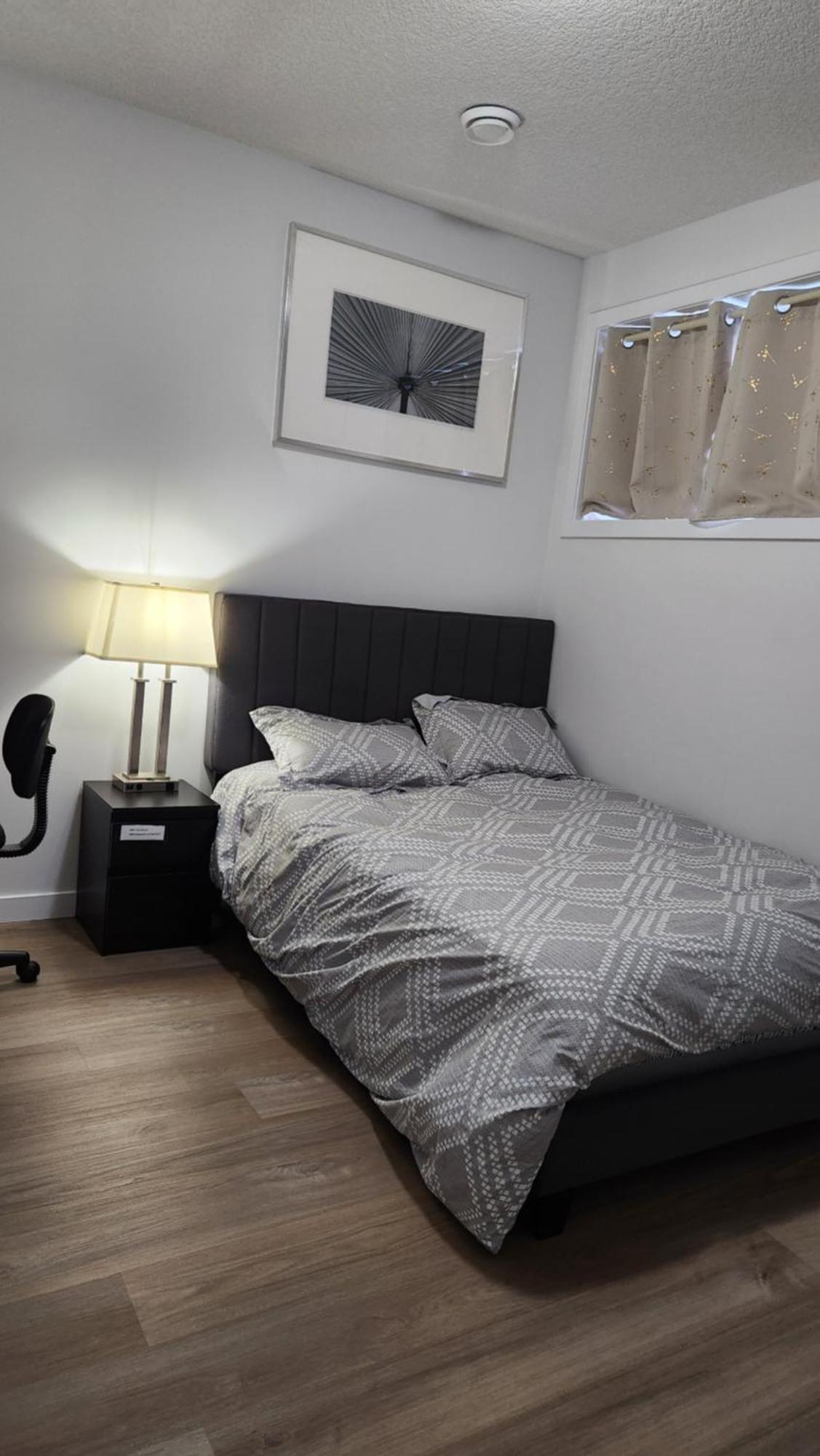 Modern 2 Bedroom Basement Suite At West Edmonton Kültér fotó