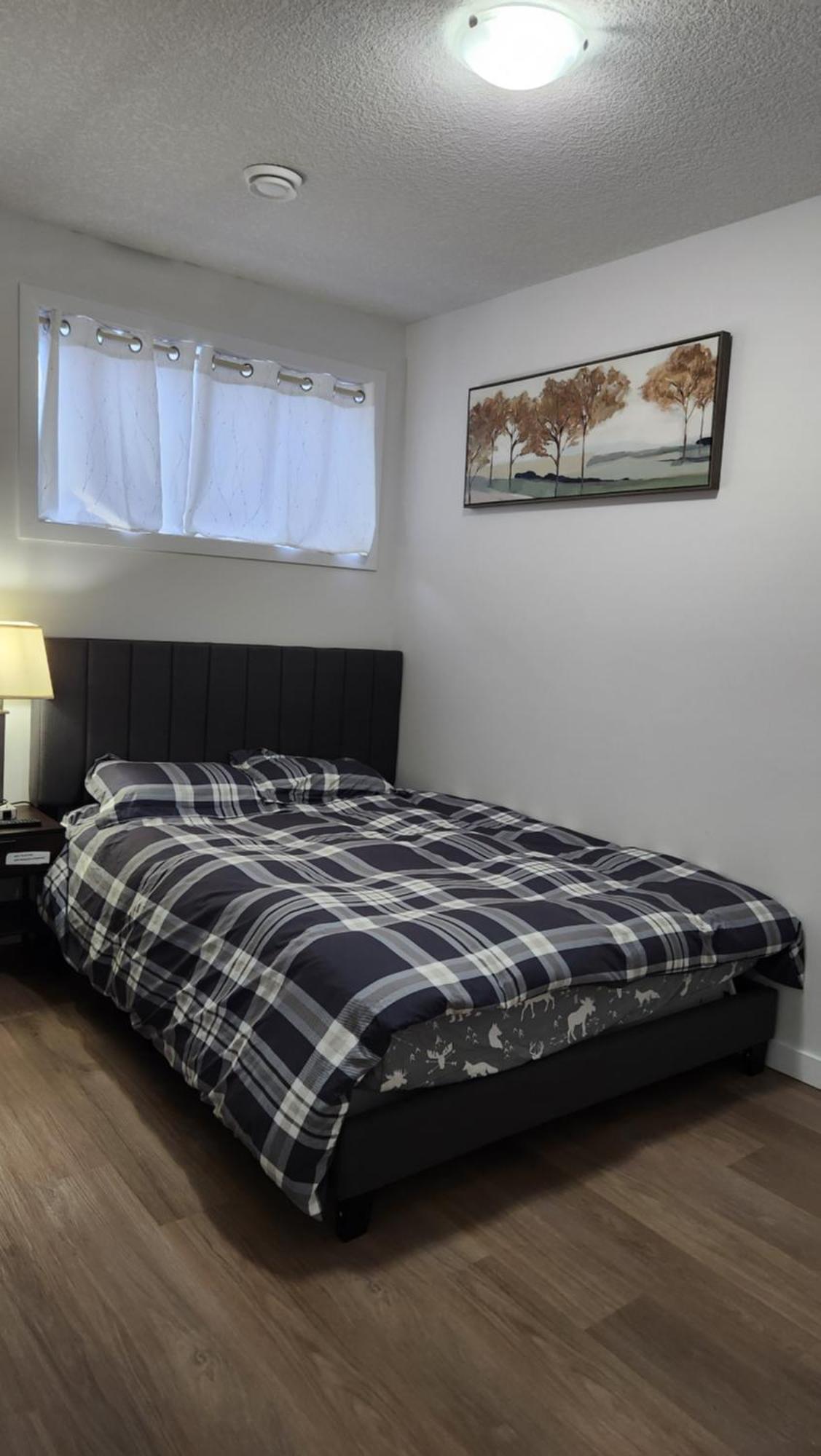 Modern 2 Bedroom Basement Suite At West Edmonton Kültér fotó