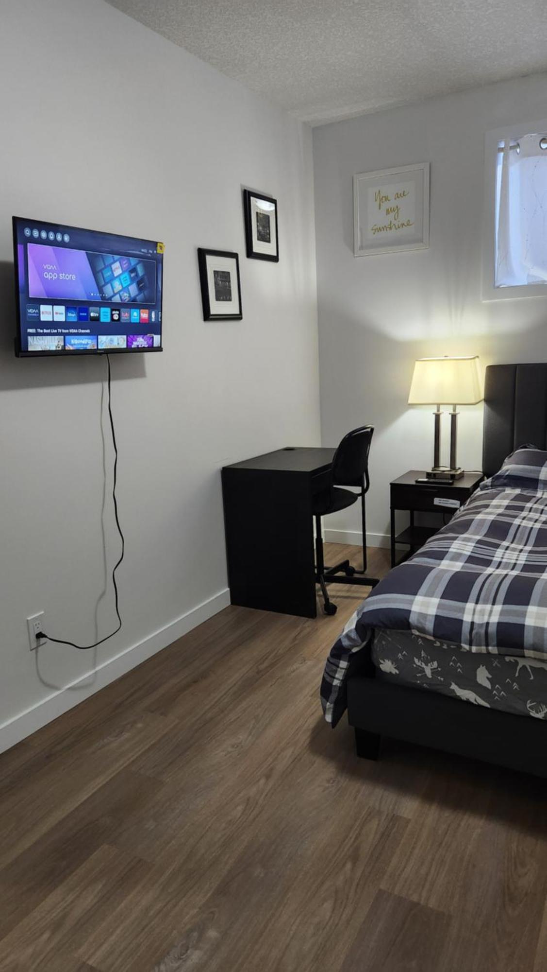 Modern 2 Bedroom Basement Suite At West Edmonton Kültér fotó