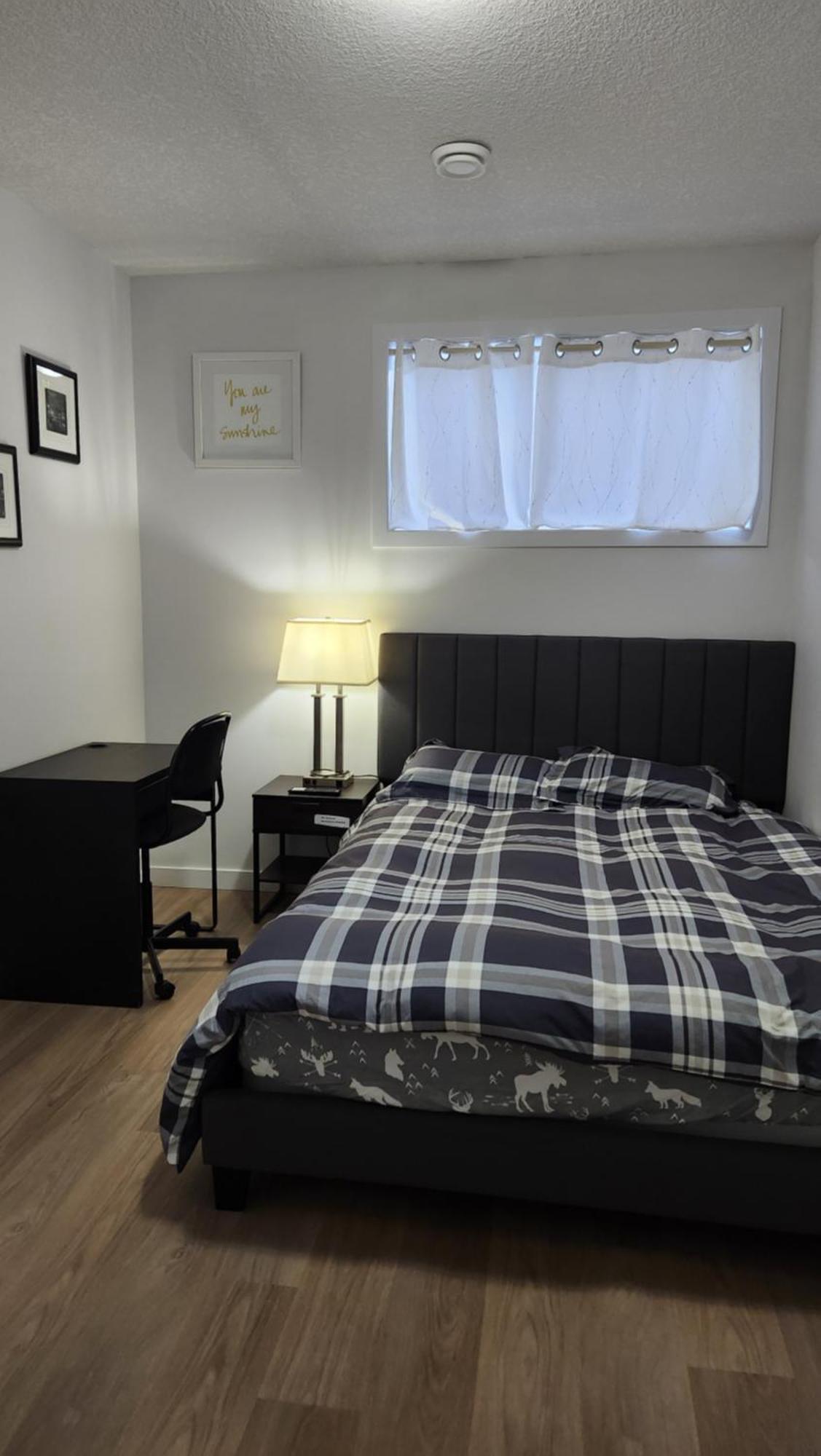 Modern 2 Bedroom Basement Suite At West Edmonton Kültér fotó