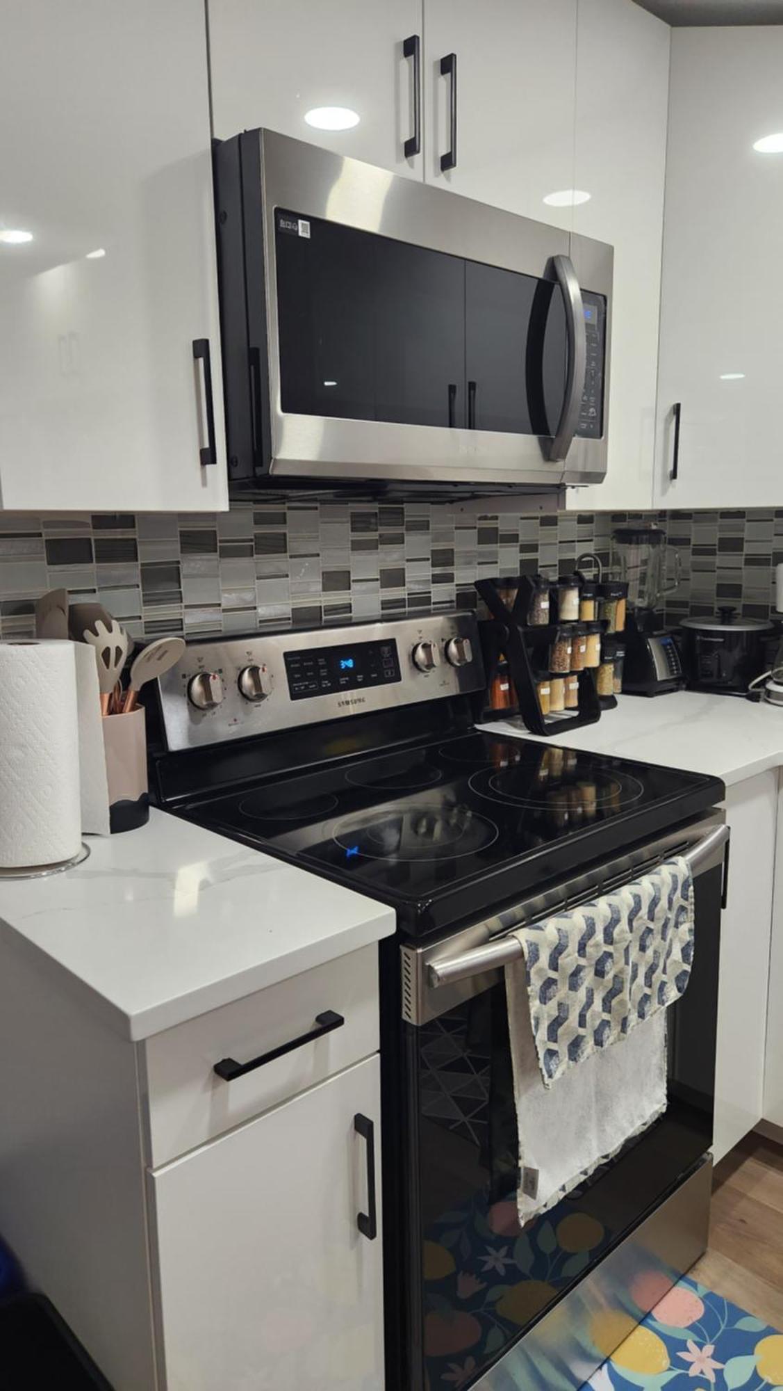 Modern 2 Bedroom Basement Suite At West Edmonton Kültér fotó
