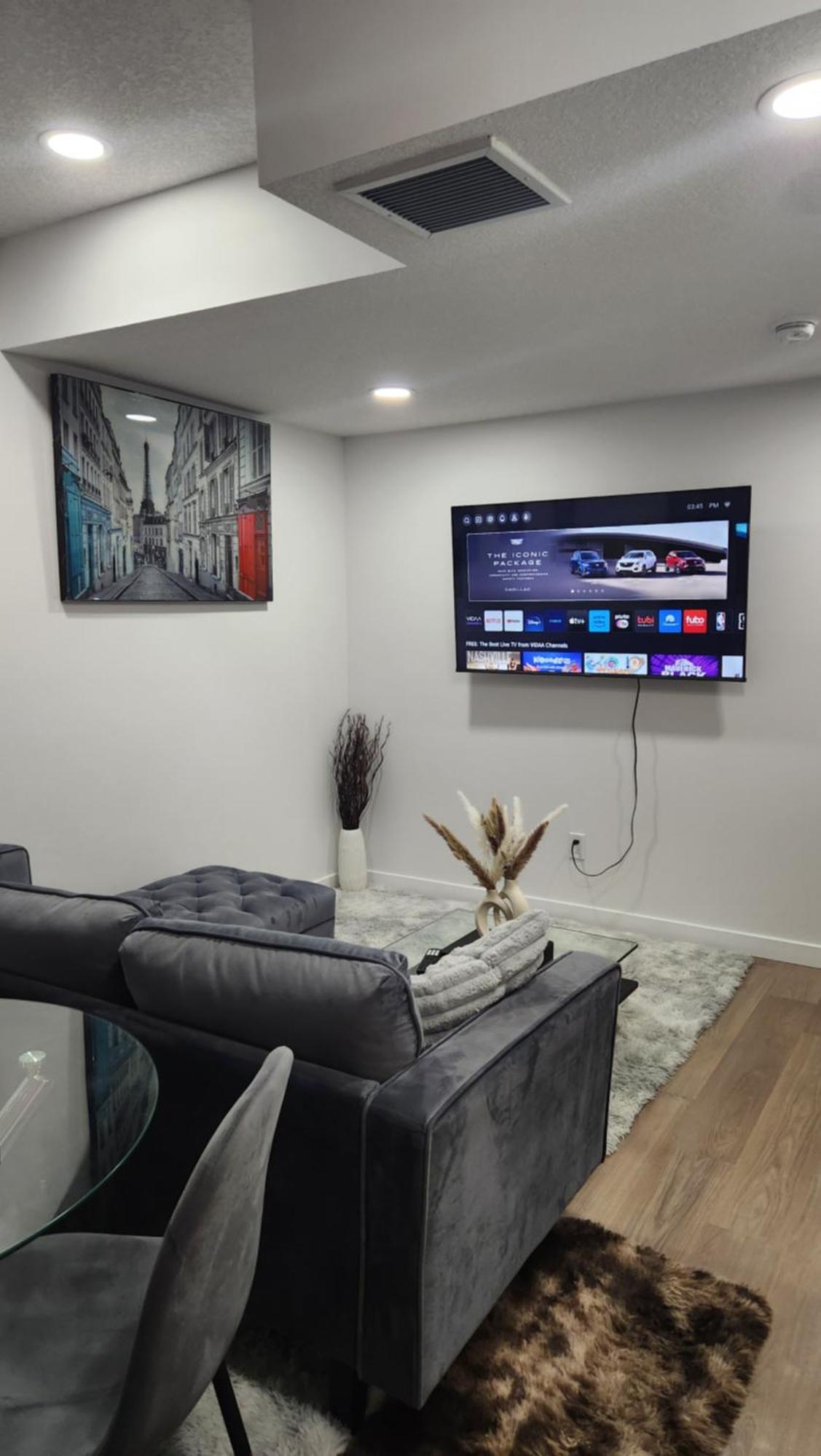 Modern 2 Bedroom Basement Suite At West Edmonton Kültér fotó