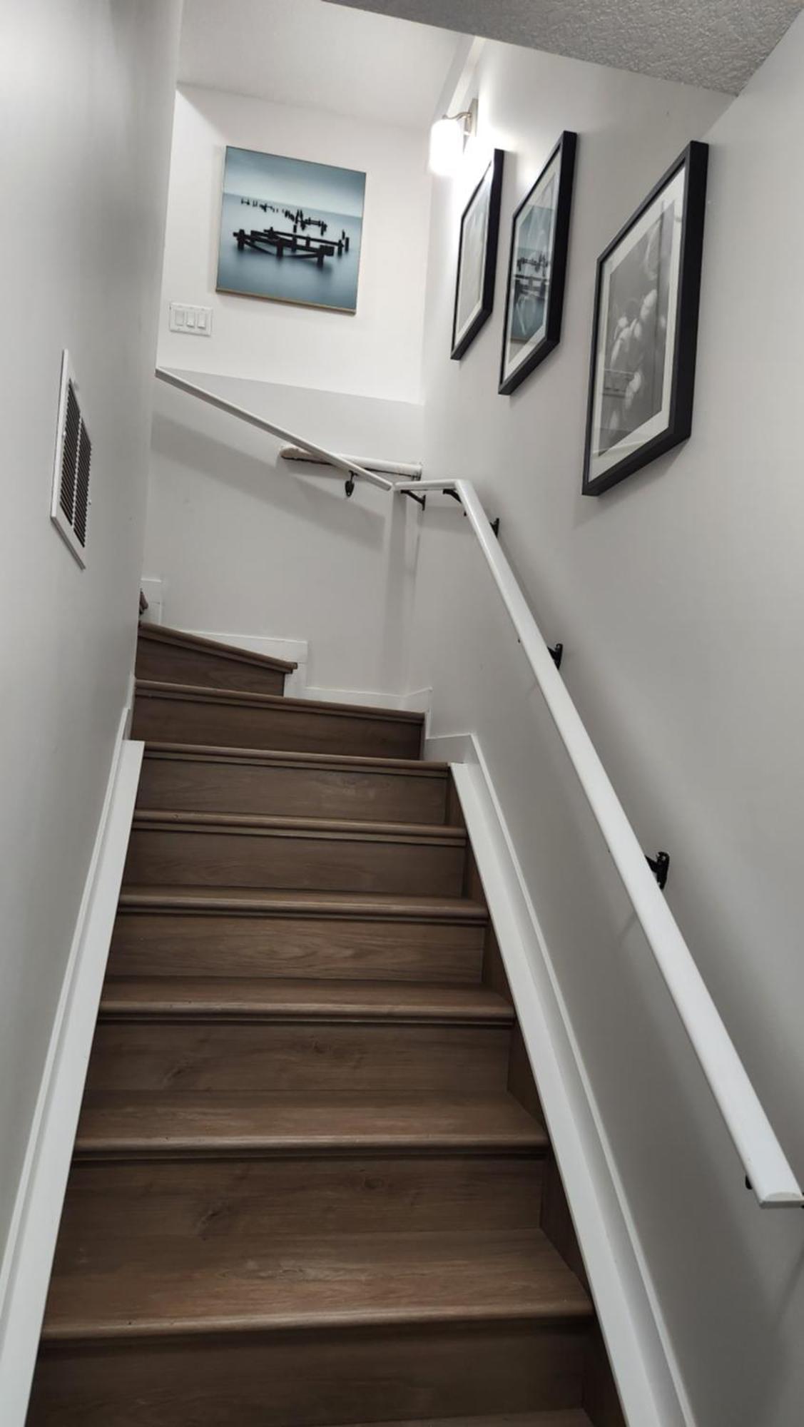 Modern 2 Bedroom Basement Suite At West Edmonton Kültér fotó